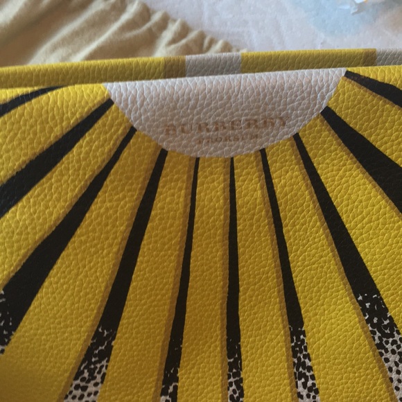 Burberry Prorsum Clutch ~ Daffodil Yellow - Picture 5 of 8